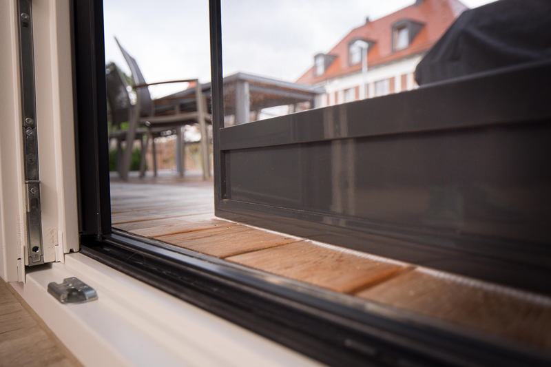 Insektenschutz Pendeltür Trittleiste